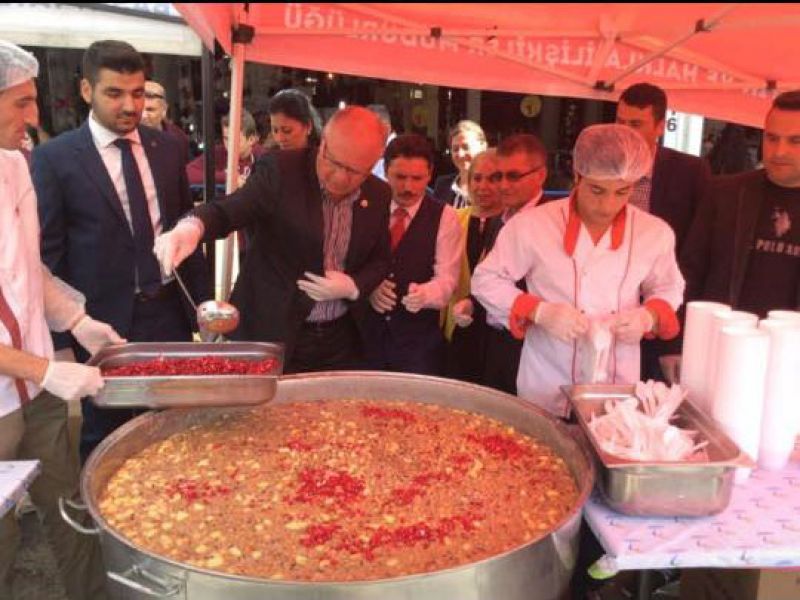 Ziyade Catering Beylikdüzü Beldiyesi’nin Aşure Dağıtımını Gerçekleştirdi.