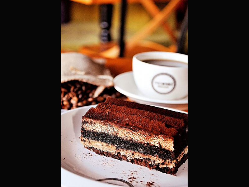 1983 BEYOĞLU ÇİKOLATA & KAHVE