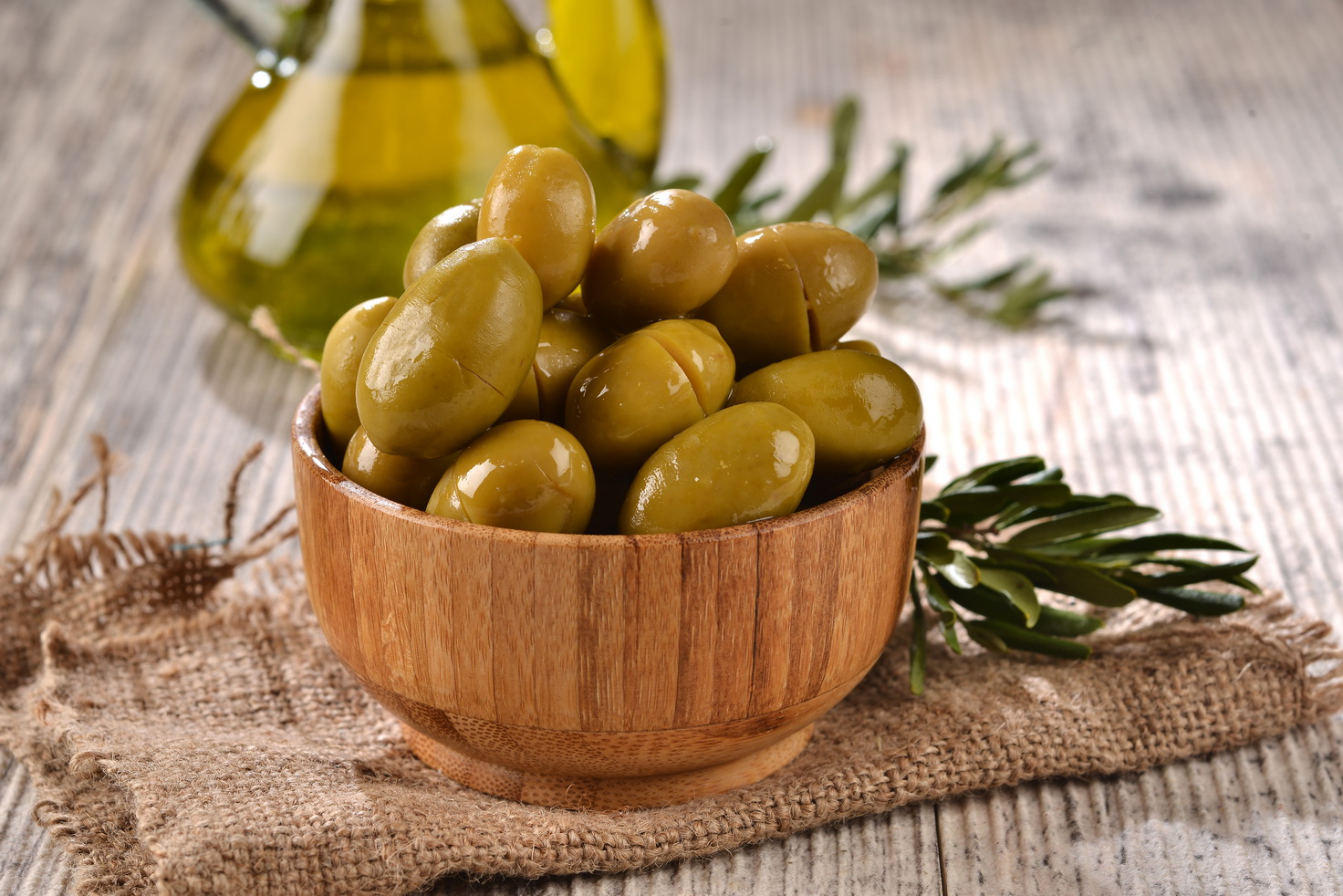 UZEL ZEYTİN VE NATUREL SIZMA ZEYTİNYAĞLARI