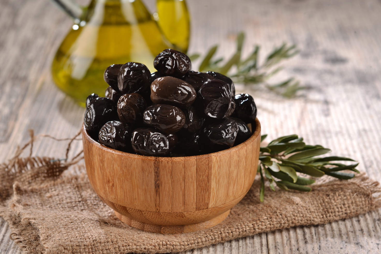 UZEL ZEYTİN VE NATUREL SIZMA ZEYTİNYAĞLARI