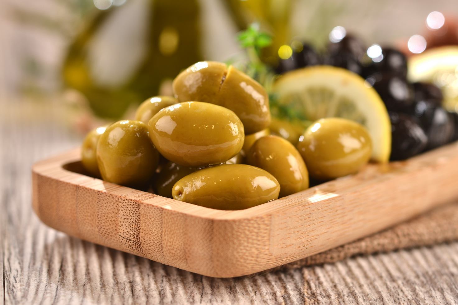 UZEL ZEYTİN VE NATUREL SIZMA ZEYTİNYAĞLARI