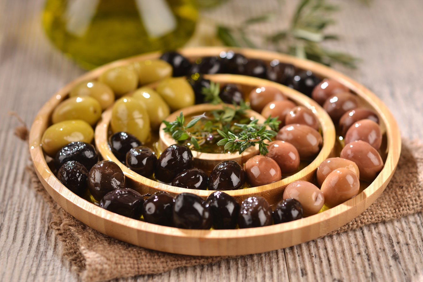 UZEL ZEYTİN VE NATUREL SIZMA ZEYTİNYAĞLARI