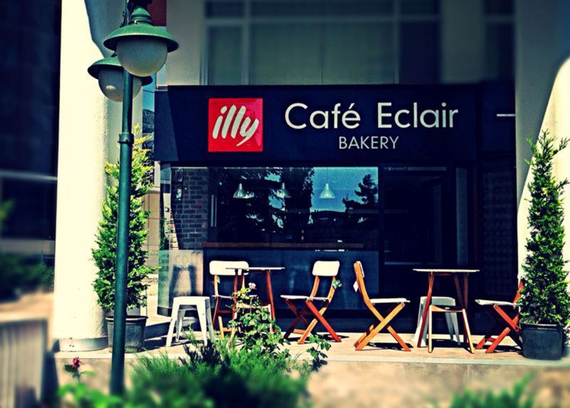 CAFE ECLAIR