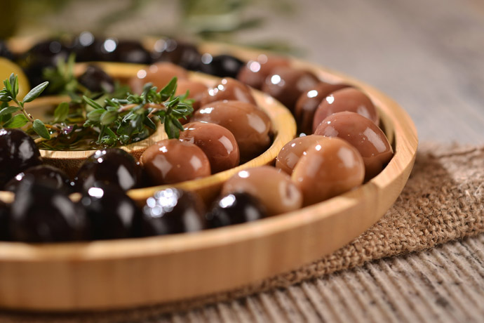 UZEL ZEYTİN VE NATUREL SIZMA ZEYTİNYAĞLARI